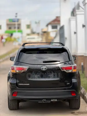 Toyota Highlander LE Plus 4dr SUV AWD (3.5L 6cyl 6A) 2015 Black