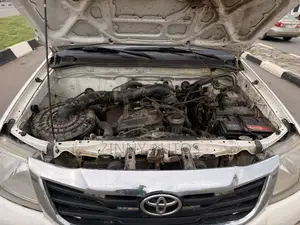 Toyota Hilux 2014 White