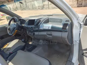 Mitsubishi L200 2013 White