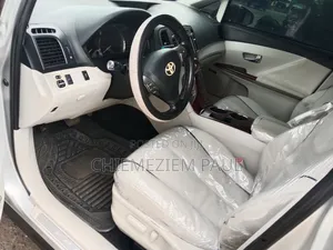 Toyota Venza 2010 Silver