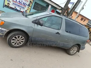 Toyota Sienna 1999 Blue