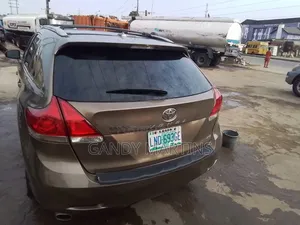 Toyota Venza 2010 Gold