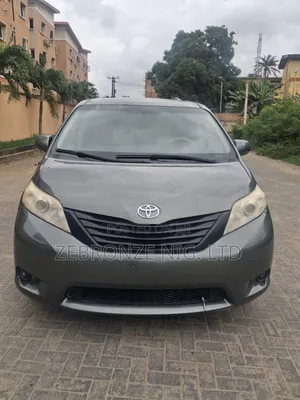 Toyota Sienna 2013 Green
