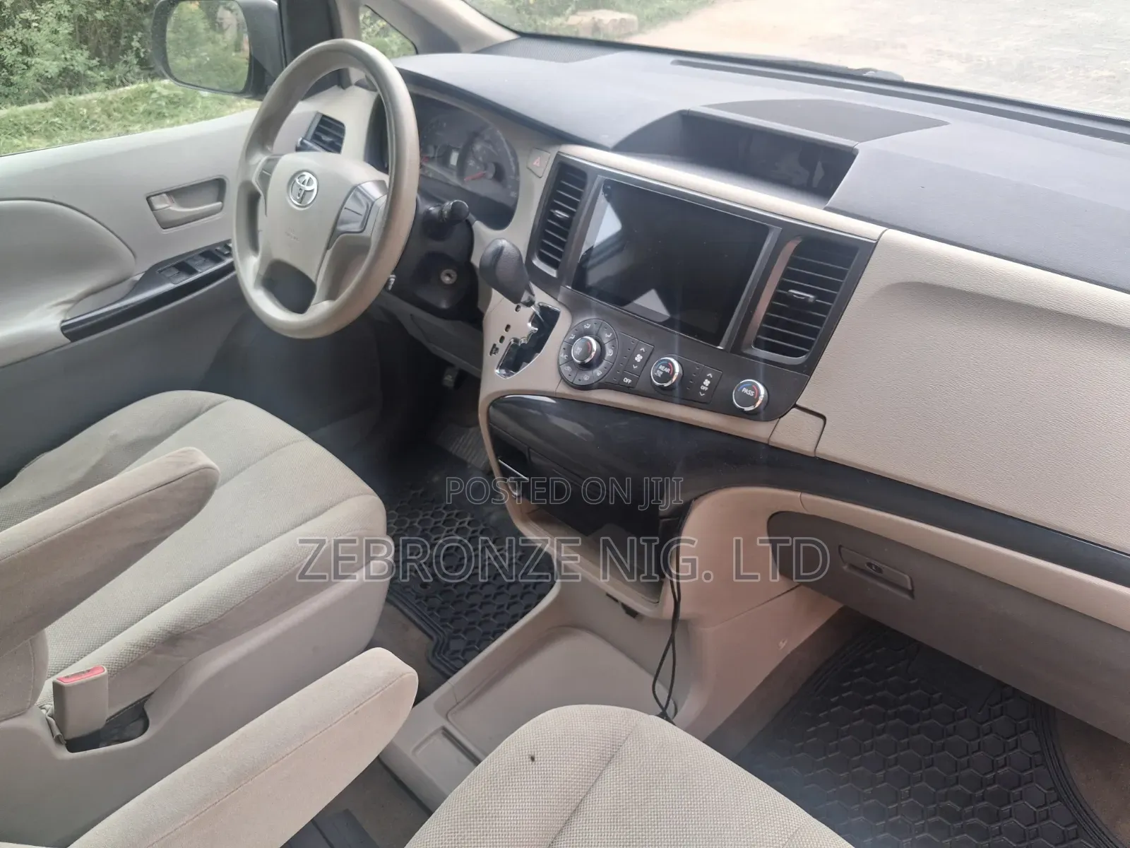 Toyota Sienna 2013 Green