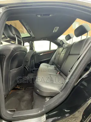 Mercedes-Benz C300 Luxury 4Matic Sedan AWD (3.0L 6cyl 7A) 2011 Black
