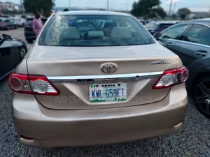 Toyota Corolla S 4dr Sedan (1.8L 4cyl 4A) 2013 Gold