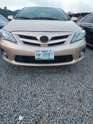 Toyota Corolla S 4dr Sedan (1.8L 4cyl 4A) 2013 Gold
