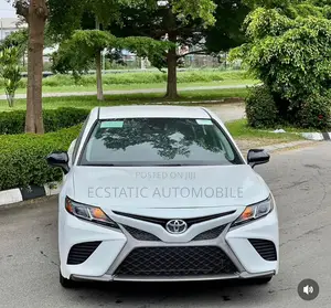 Toyota Camry SE Nightshade FWD 2020 White
