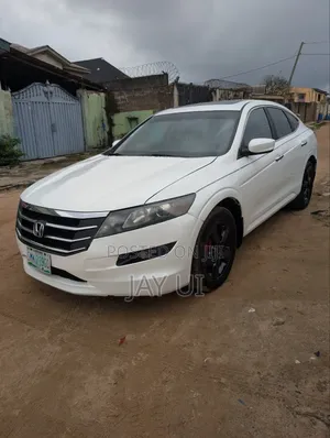 Honda Accord Crosstour 2011 Off white