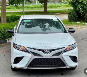 Toyota Camry SE Nightshade FWD 2020 White