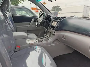 Toyota Highlander 2013 Maroon