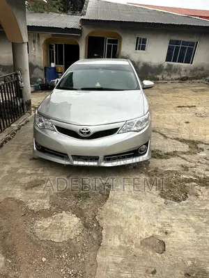 Toyota Camry SE 4dr Sedan (2.5L 4cyl 6A) 2014 Silver
