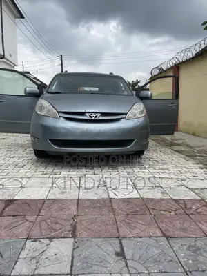 Toyota Sienna XLE 7 Passenger 2010 Blue