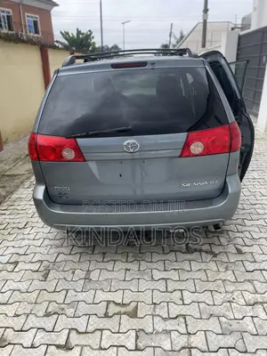 Toyota Sienna XLE 7 Passenger 2010 Blue