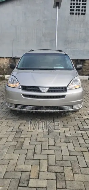 Toyota Sienna LE FWD (3.3L V6 5A) 2004 Silver