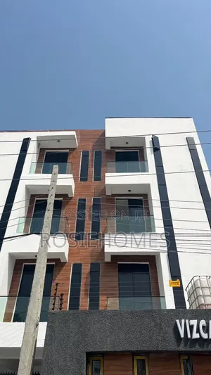 Tastefully Newly Furnished 2 Bedroom Chevron