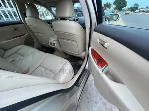 Lexus ES 350 2010 Gold