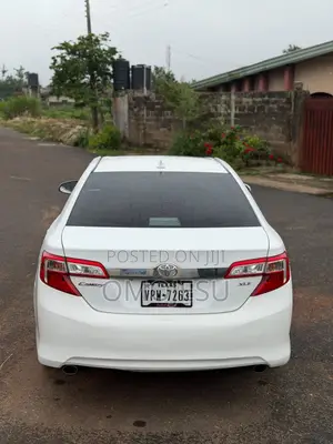 Toyota Camry XLE 4dr Sedan w/Prod. End 11/13 (3.5L 6cyl 6A) 2014 White