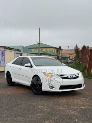 Toyota Camry XLE 4dr Sedan w/Prod. End 11/13 (3.5L 6cyl 6A) 2014 White