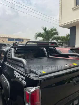 Mannual Rolling Boot Cover With Rugged Spoiler for Tacoma