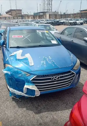 Hyundai Elantra Limited Sedan FWD (2.0L 4cyl 6A) 2017 Blue