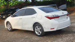 Toyota Corolla 2018 White