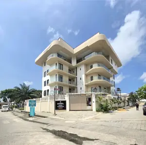3bdrm Apartment in Lekki for sale