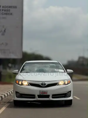 Toyota Camry SE 4dr Sedan (2.5L 4cyl 6A) 2012 White