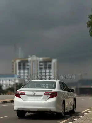 Toyota Camry SE 4dr Sedan (2.5L 4cyl 6A) 2012 White