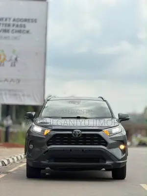 Toyota RAV4 XLE 2022 Gray