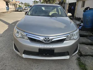 Toyota Camry 2012 Off white