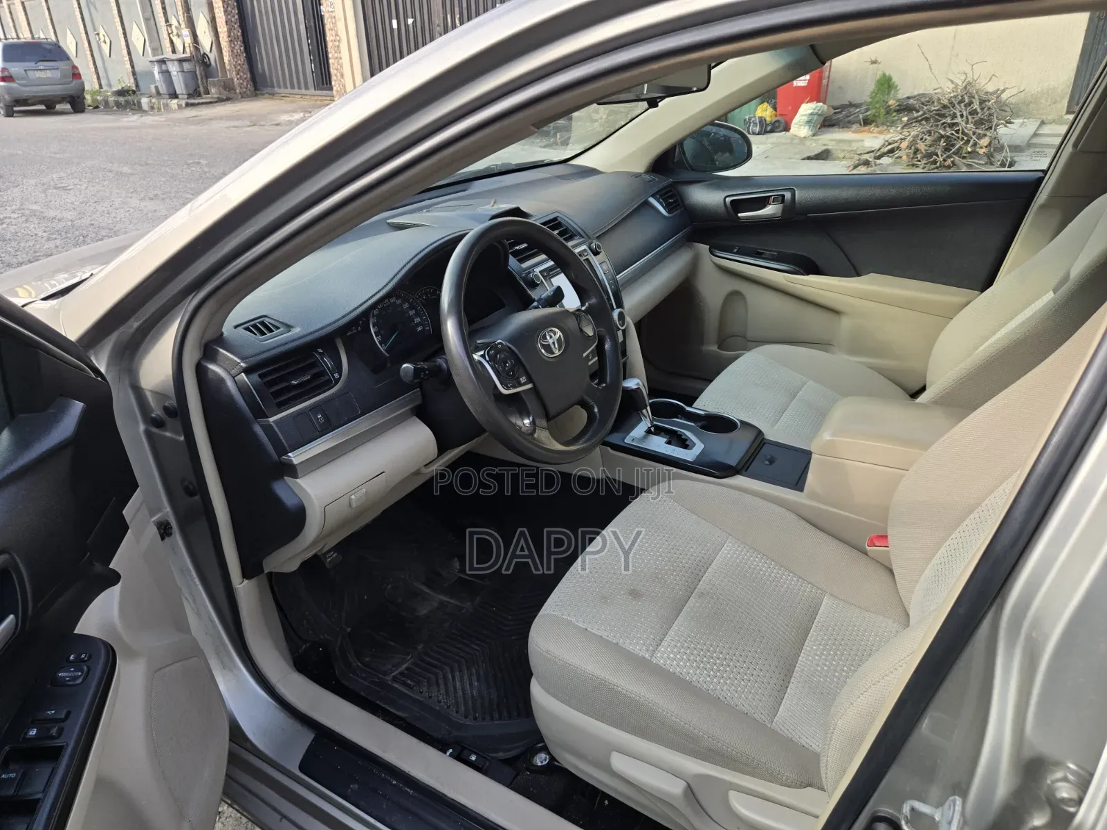Toyota Camry 2012 Off white