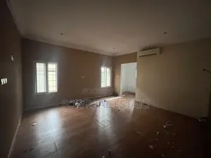 5bdrm Duplex in Lekki Please 1 for rent