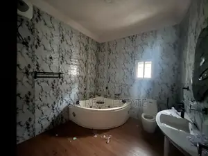 5bdrm Duplex in Lekki Please 1 for rent
