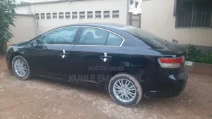 Toyota Avensis 2013 Black