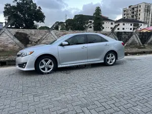 Toyota Camry SE 4dr Sedan (2.5L 4cyl 6A) 2014 Silver