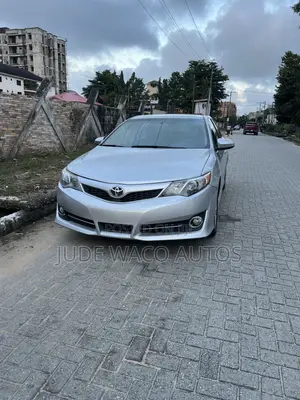 Toyota Camry SE 4dr Sedan (2.5L 4cyl 6A) 2014 Silver