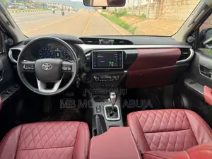 Toyota Hilux 2019 White