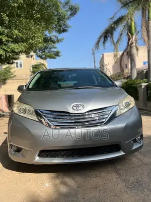 Toyota Sienna 2016 Silver