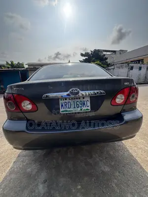 Toyota Corolla LE 2005 Gray
