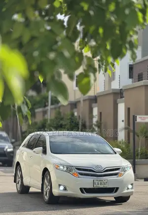 Toyota Venza Limited AWD V6 2013 White