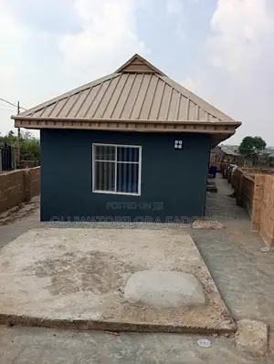 6bdrm Bungalow in Alamuku Area, Ifo for sale