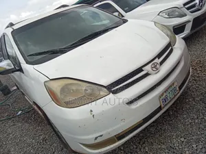 Toyota Sienna 2005 White