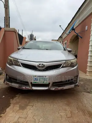 Toyota Camry SE 4dr Sedan (3.5L 6cyl 6A) 2014 Silver