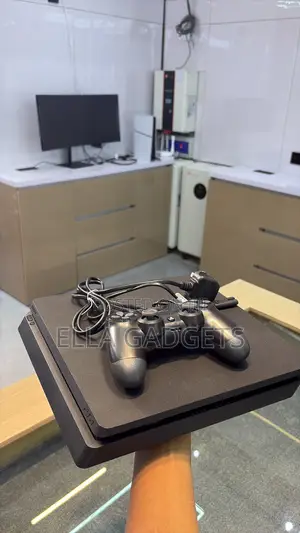 Uk  Used Ps4 Slim With 1 Pad and Games and Accessories