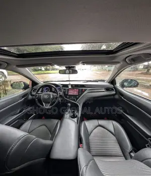 Toyota Camry SE FWD (2.5L 4cyl 8AM) 2018 Blue