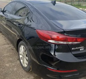 Hyundai Elantra SE Sedan FWD (2.0L 4cyl 6M) 2017 Black