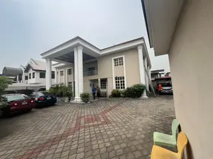 5bdrm House in Lekki Phase 1 for rent