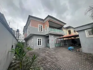 5bdrm House in Lekki Phase 1 for rent