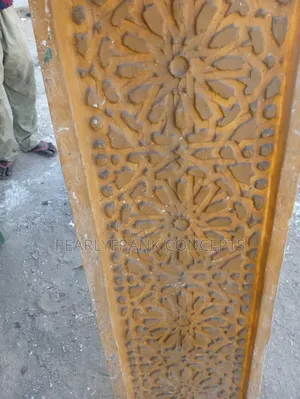 Ceiling Moulds.